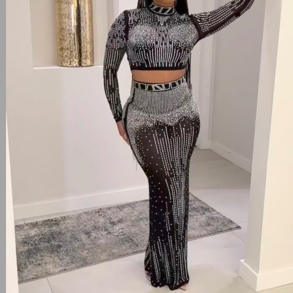 Dazzling skirt set